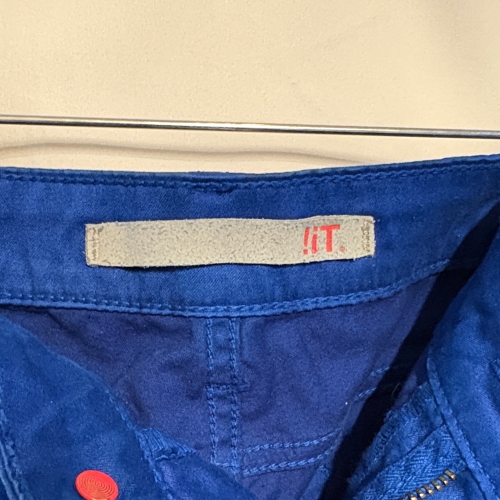 Women’s size 27 Royal Blue !iT jeans